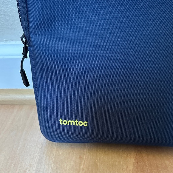 NWT tomtoc Defender-A13 Laptop Sleeve for 16 inch MacBook Pro - Picture 2 of 10